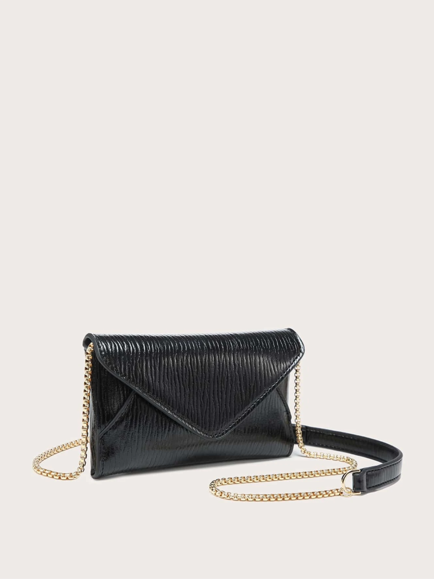 Bolso cartera sobre metálico textura