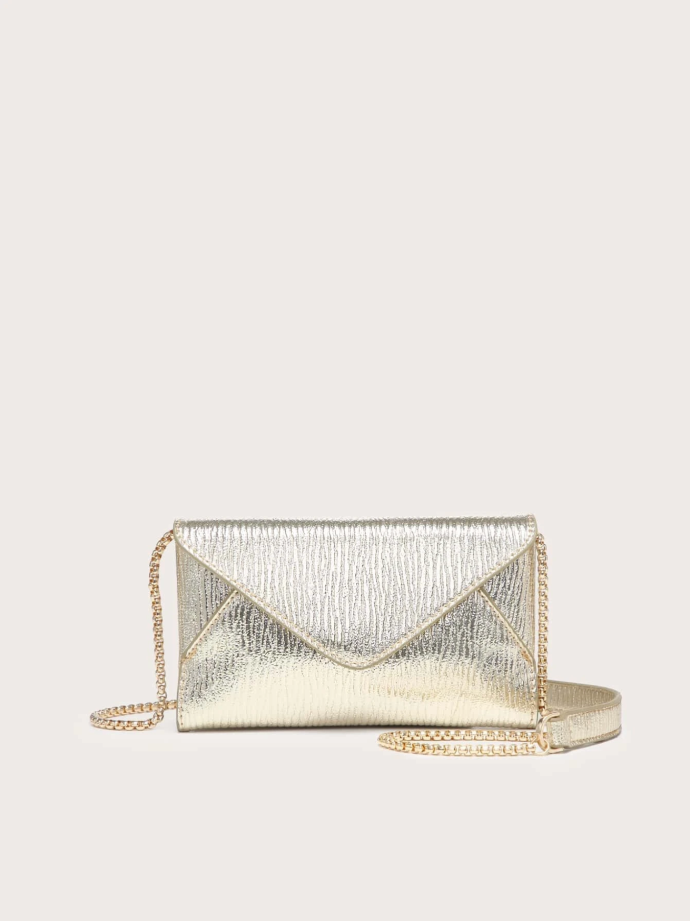Bolso cartera sobre metálico textura
