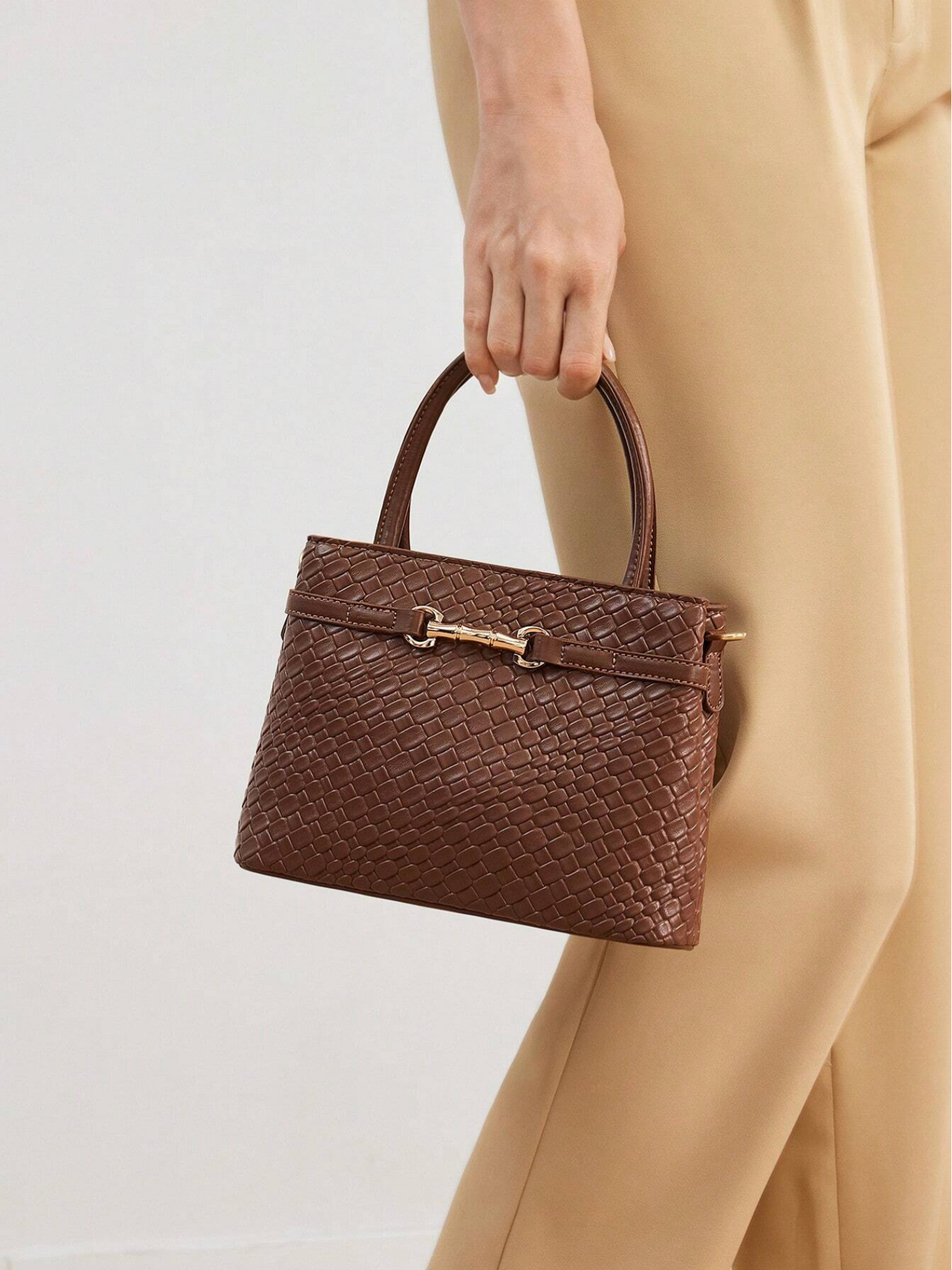 Bolso cuadrado textura hebilla