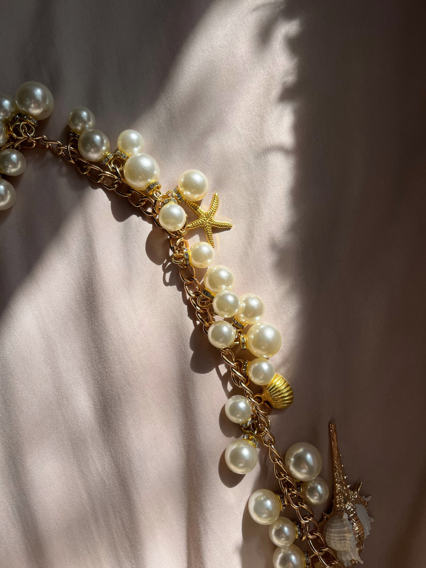Bolso perlas caracolas