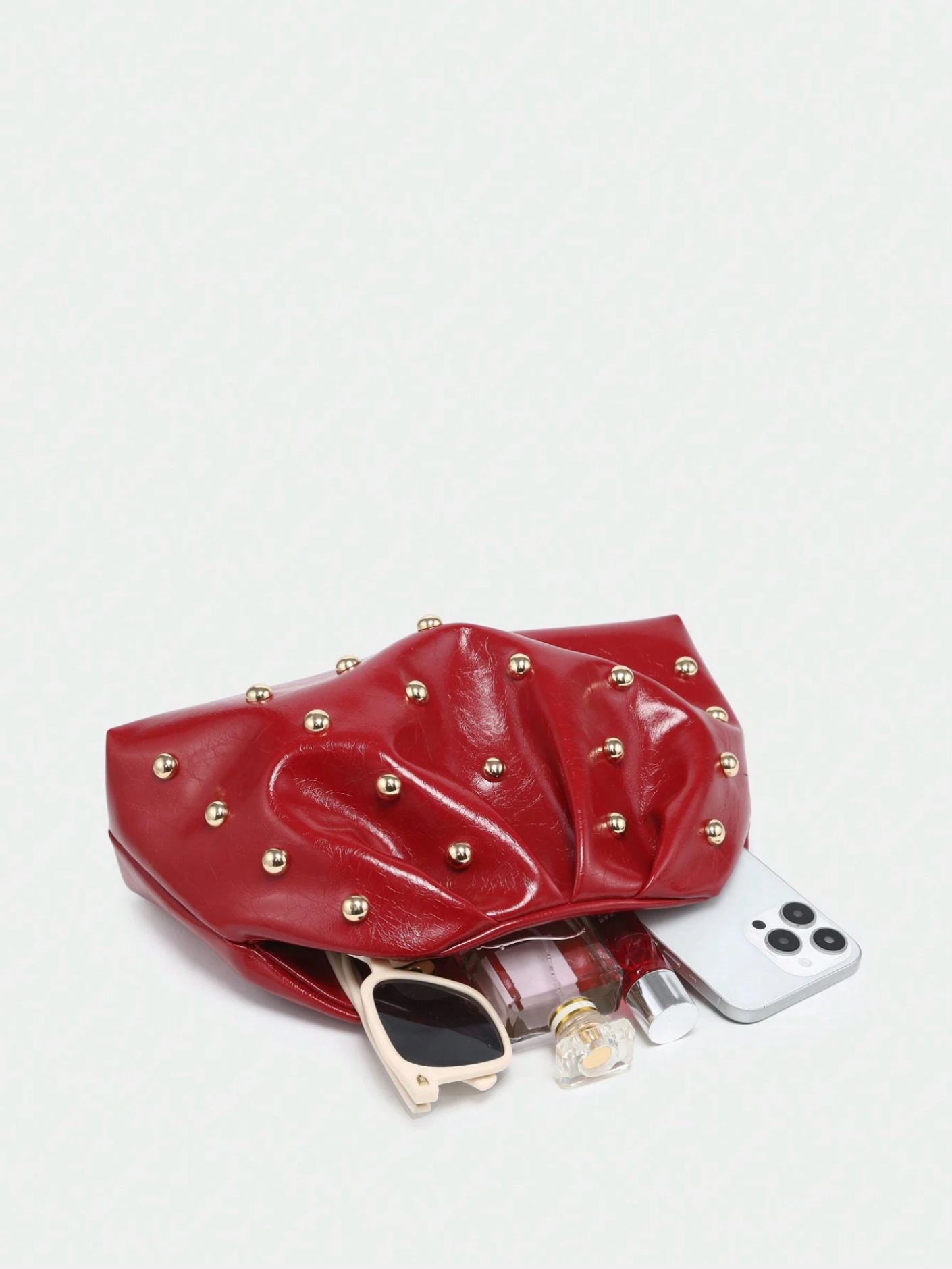 Bolso de mano rojo detalle metálico