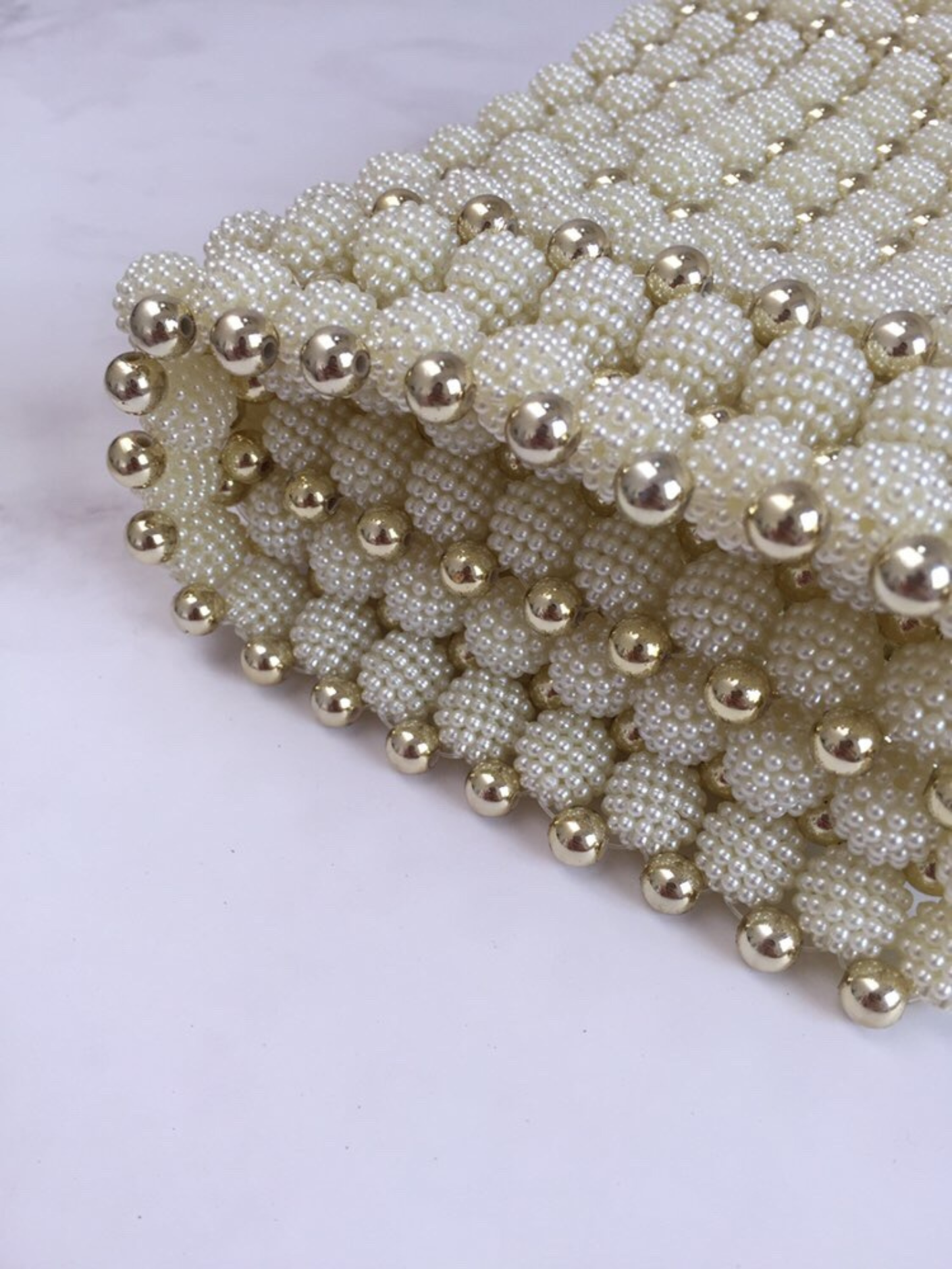 Bolso tejido perlas dorado