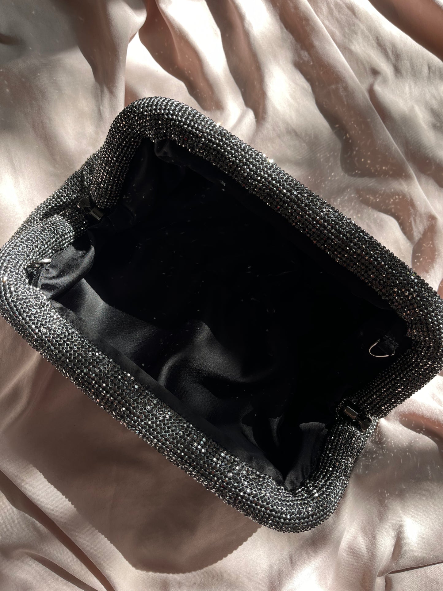 Bolso diamantes metálico