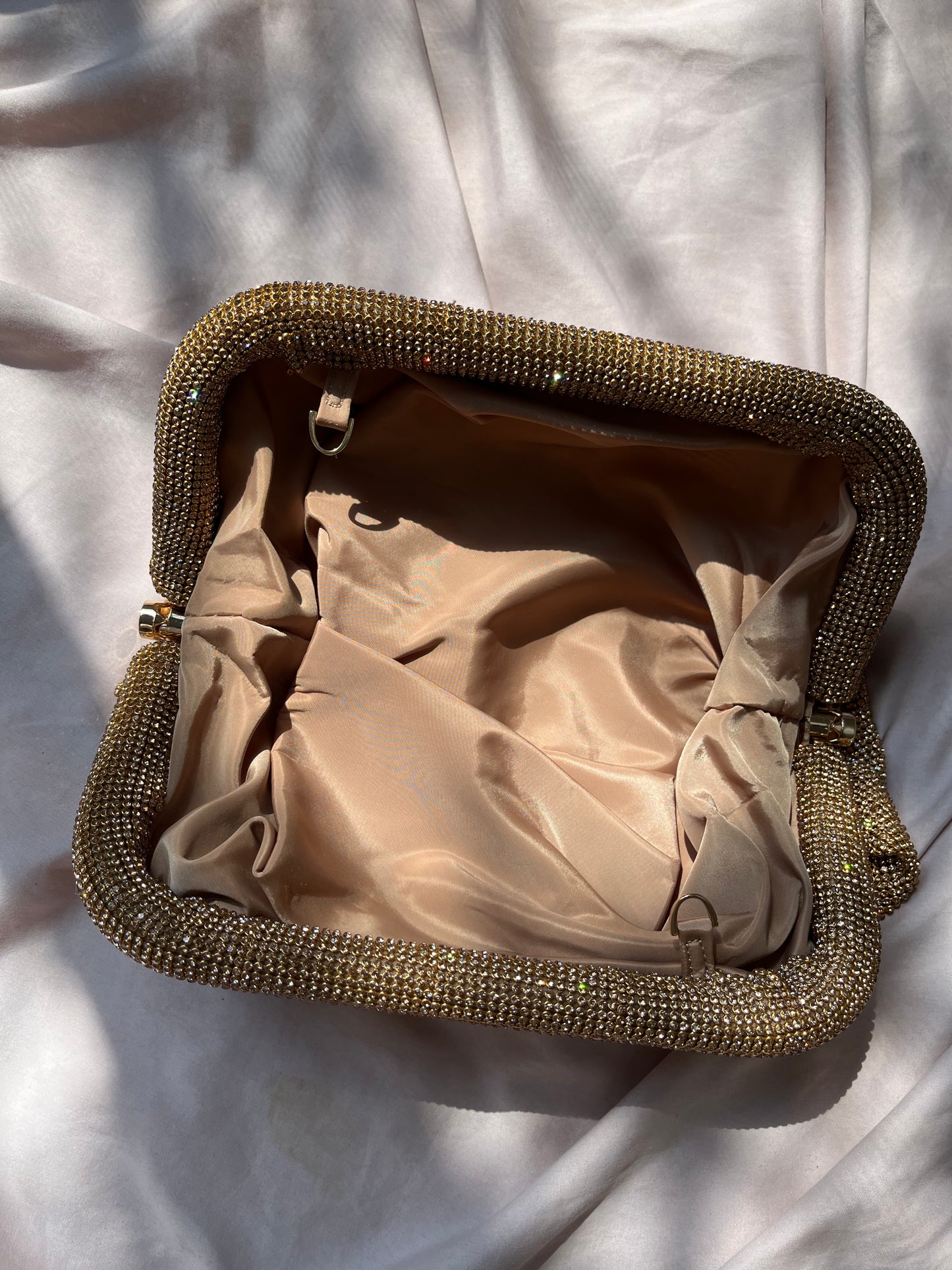 Bolso diamantes metálico