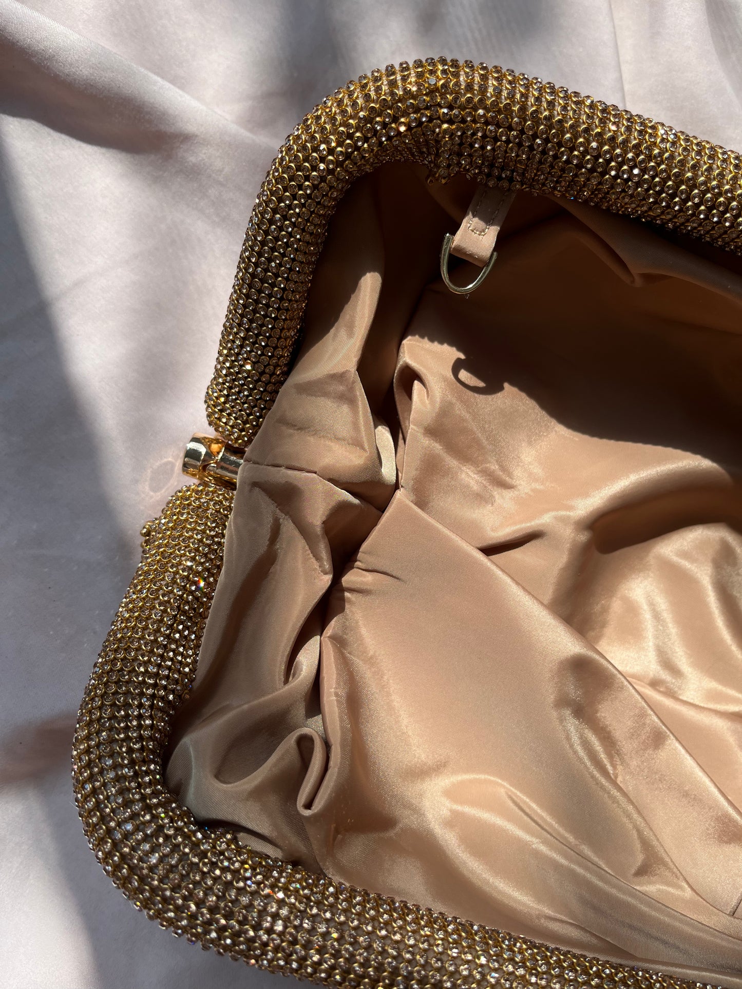 Bolso diamantes metálico