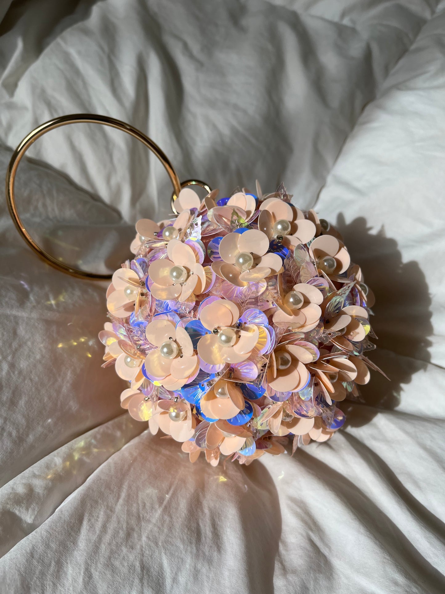 Bolso clutch esfera flores bordadas