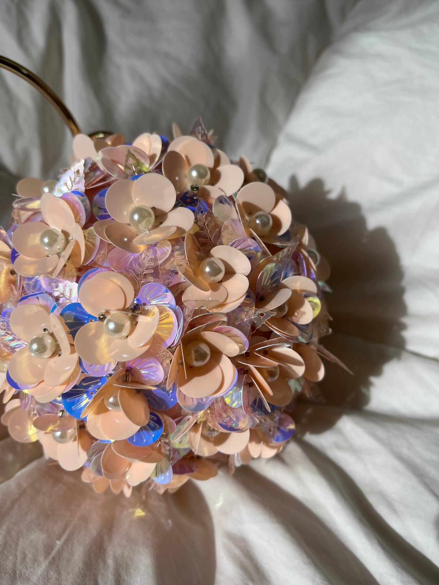 Bolso clutch esfera flores bordadas