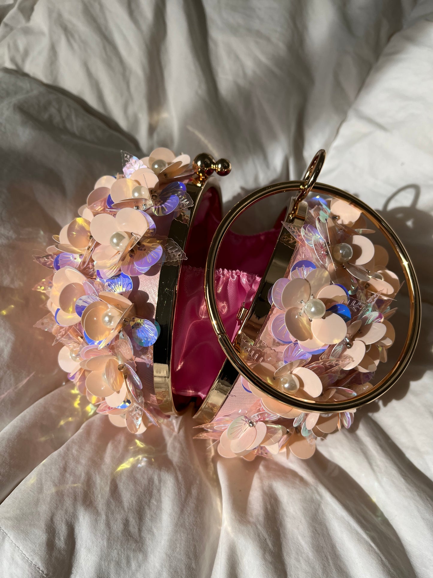 Bolso clutch esfera flores bordadas