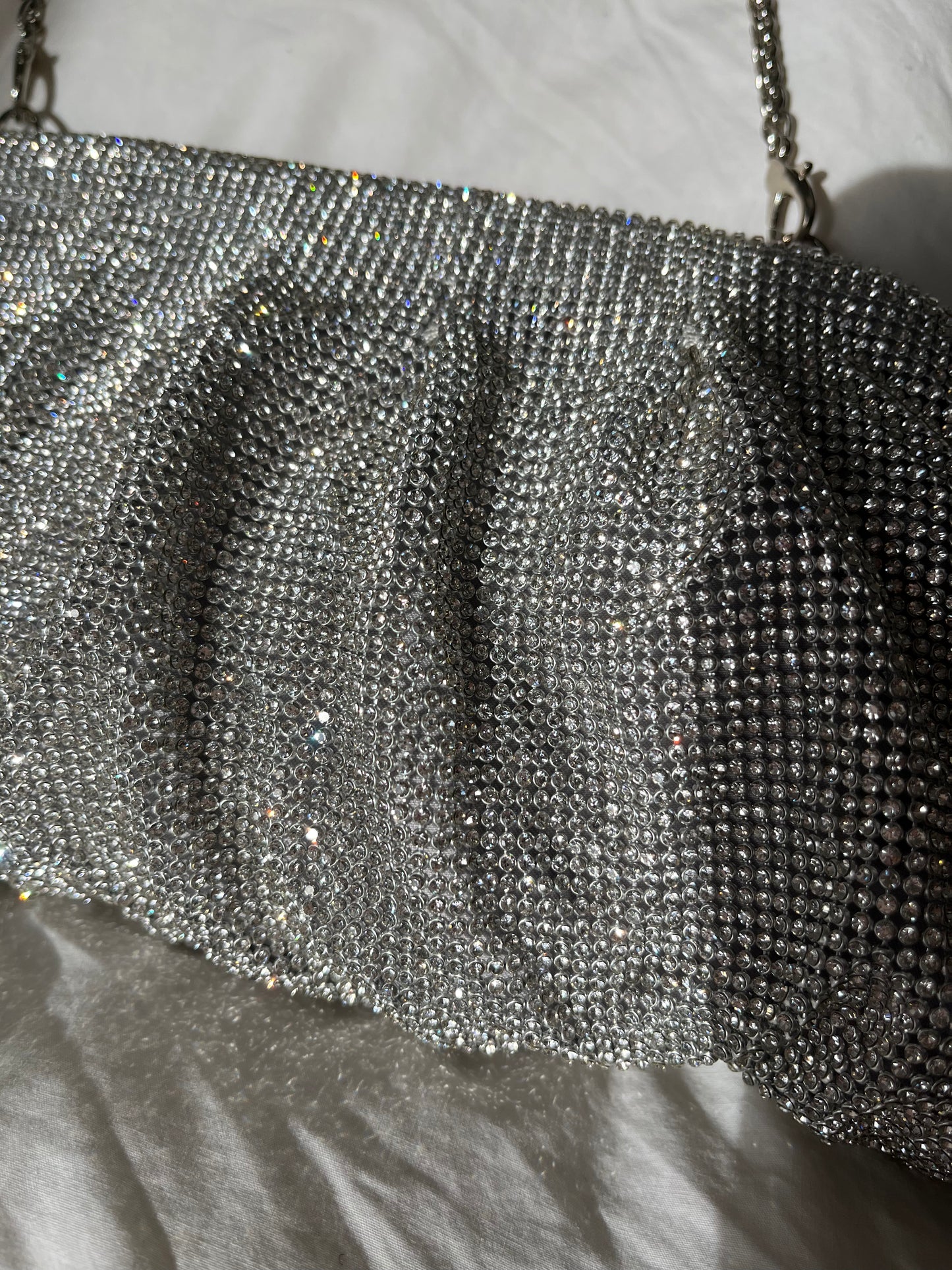 Bolso diamantes metálico