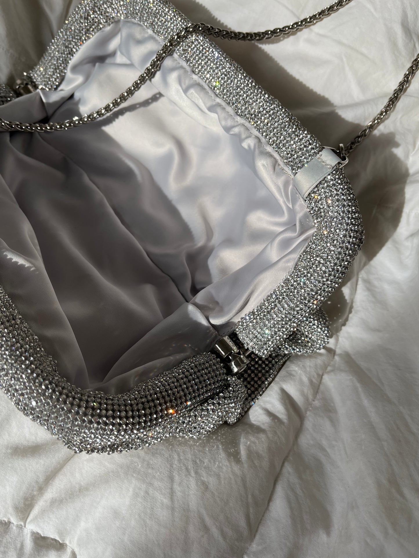 Bolso diamantes metálico