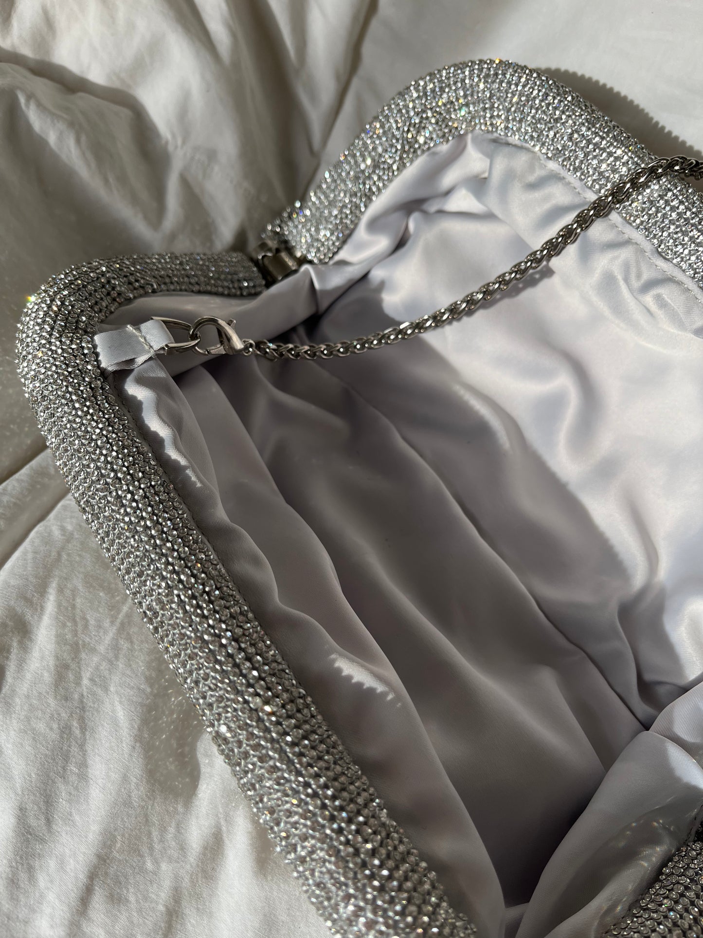 Bolso diamantes metálico