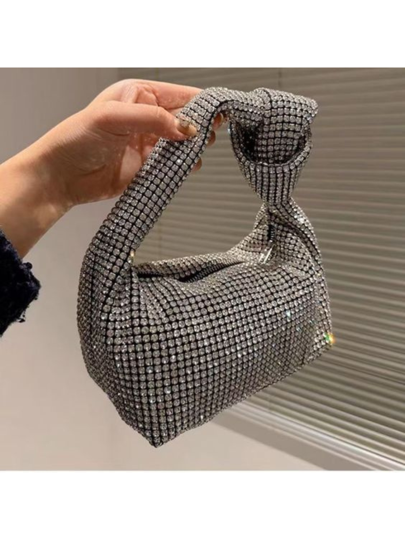 Bolso diamantes incrustados nudo