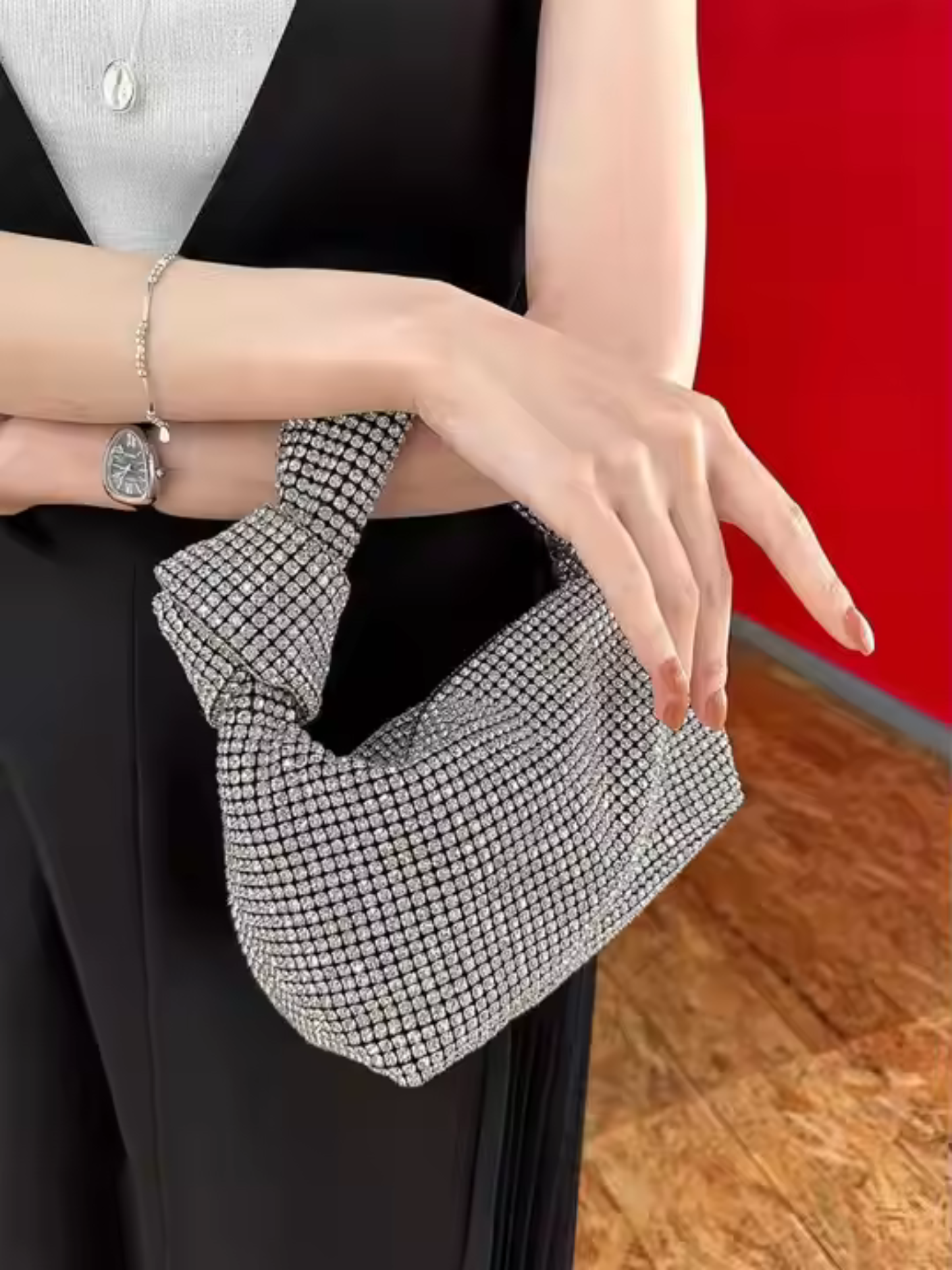 Bolso diamantes incrustados nudo
