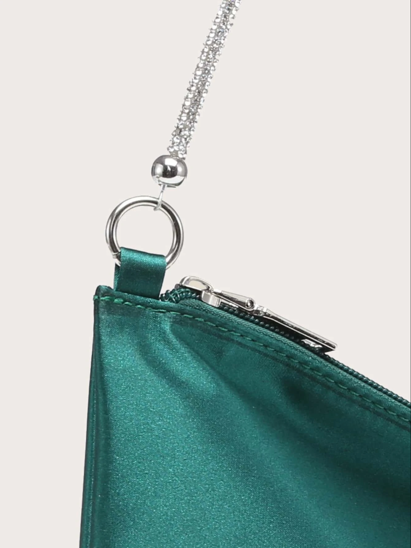 Bolso sobre satín diamantes