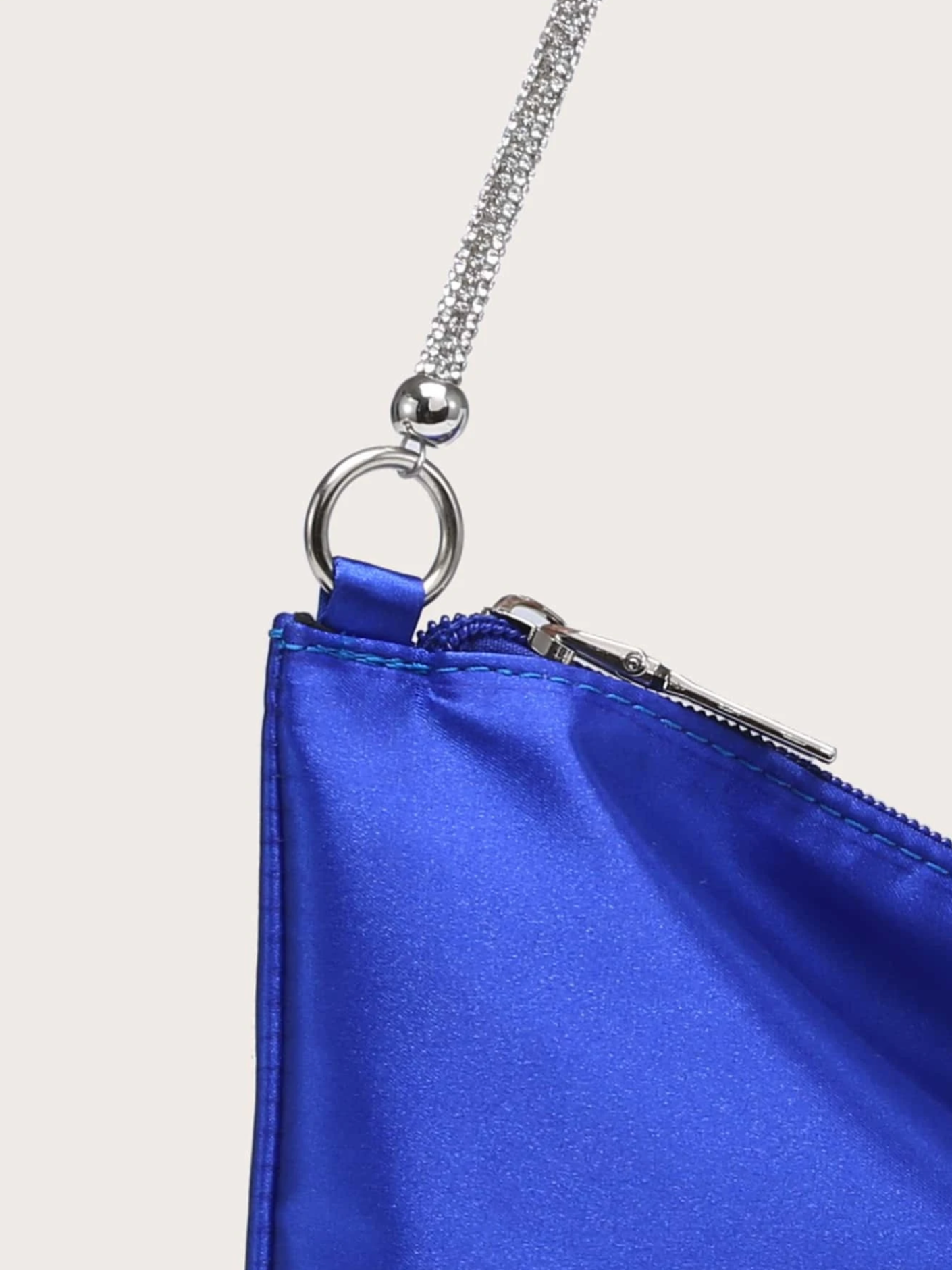 Bolso sobre satín diamantes