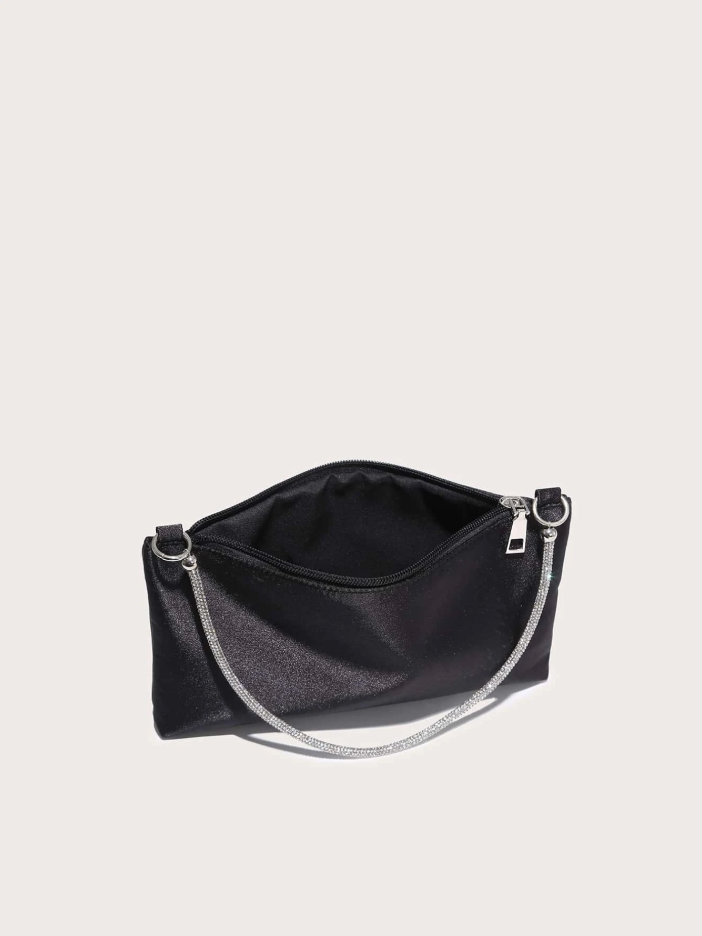 Bolso sobre satín diamantes