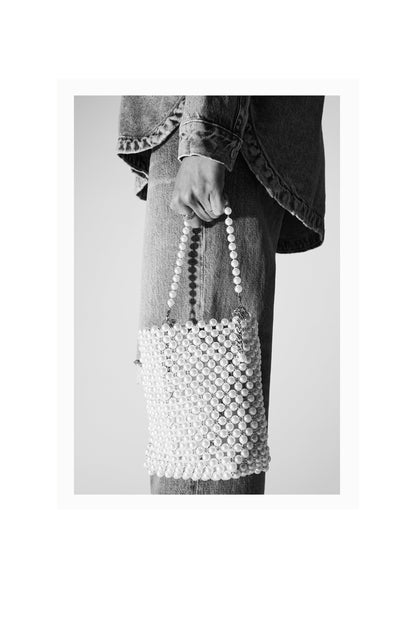 Bolso bucket perlas tejidas