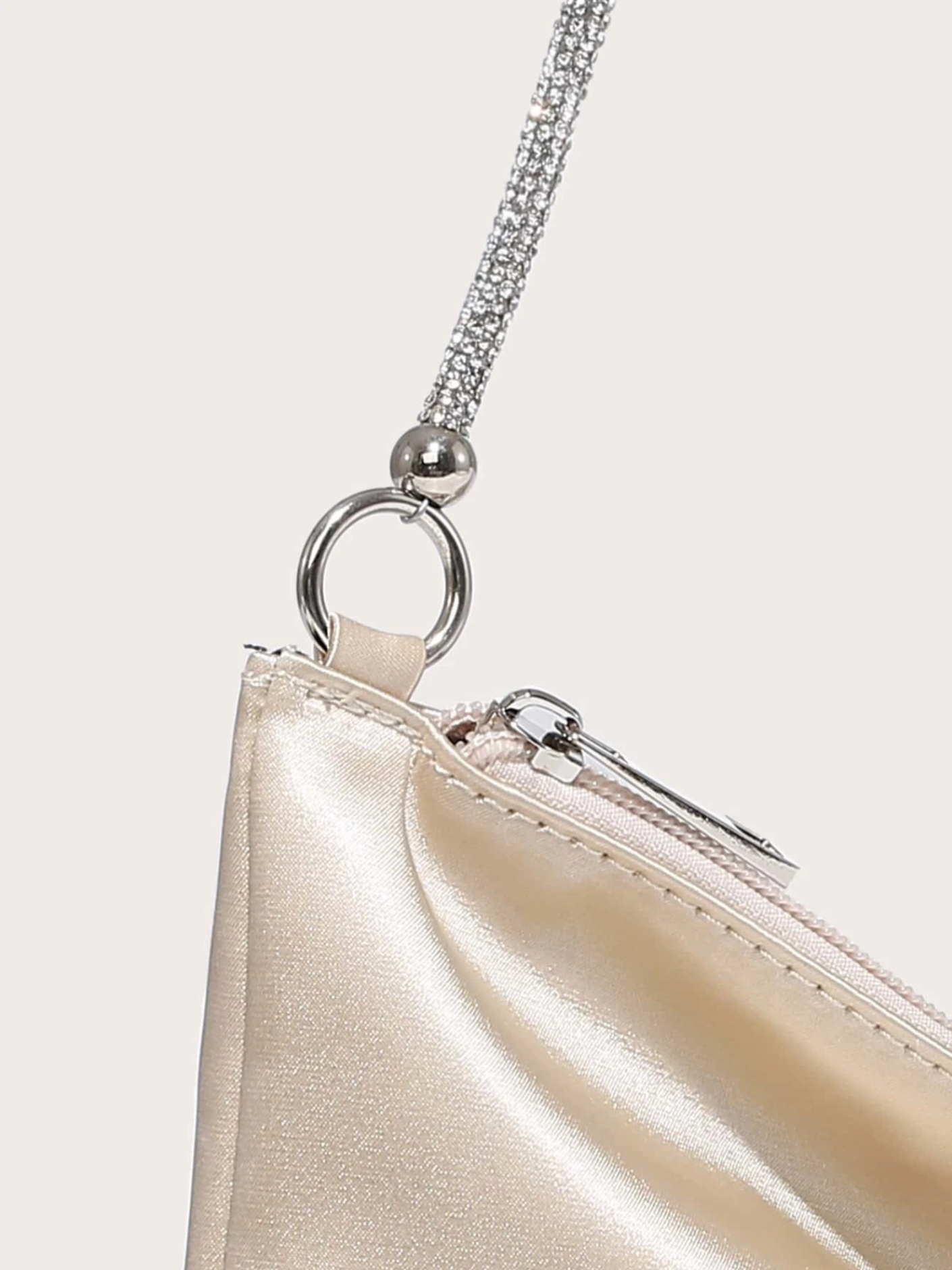 Bolso sobre satín diamantes