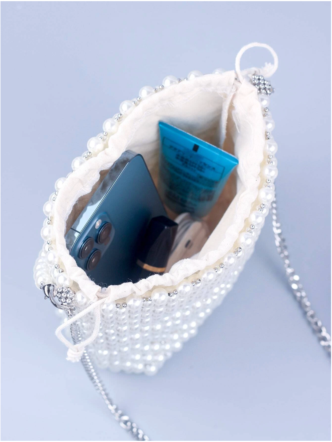Bolso bucket perlas tejidas