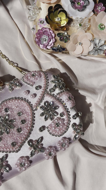 Bolso clutch bordado pedrería corazón rosa